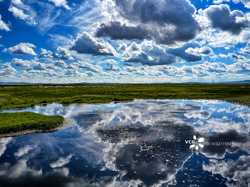 大雨来临前的花湖景色（四川阿坝若尔盖）图片素材