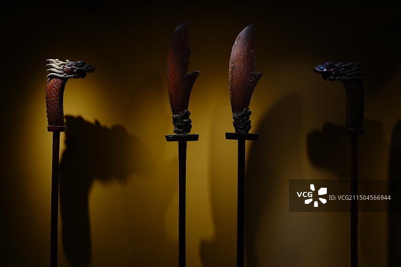 江苏苏州六悦博物馆龙形兵器展览图片素材