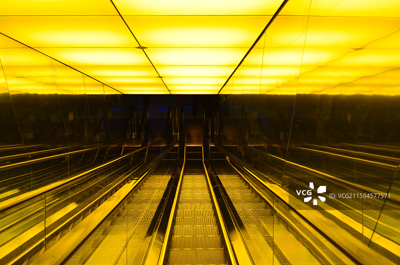 上海环球金融中心扶梯图片素材