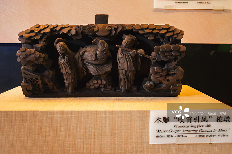陈家祠-木雕“吹笛引凤”柁墩图片素材