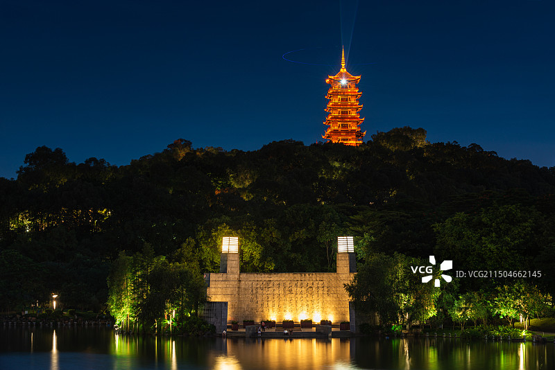 佛山南海桂城礌岗公园咏诗广场与山顶魁星阁古建筑夜景图片素材