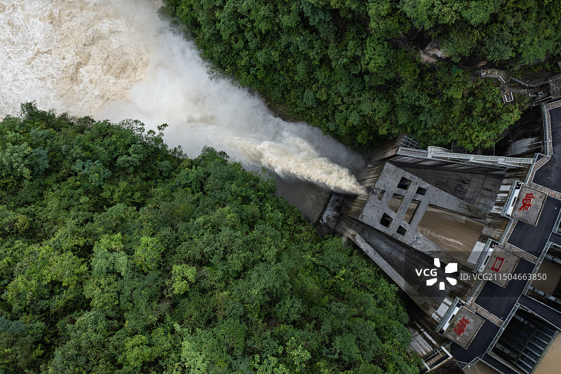 湖北利川文斗镇峡口塘大坝泄洪壮观景观图片素材