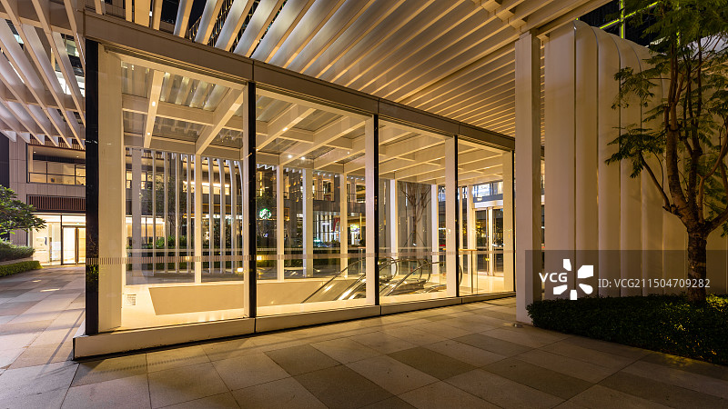 深圳前海嘉里中心下沉广场出入口灯光环境图片素材