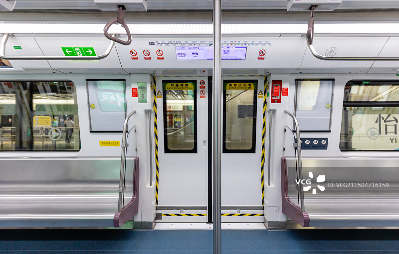 深圳地铁列车车厢内部-9号线图片素材