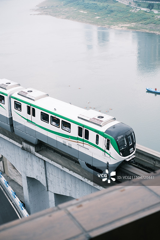 城市里的轻轨图片素材