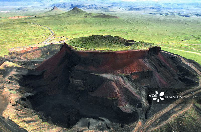 鸟瞰乌兰哈达火山图片素材