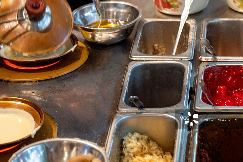 四川成都特色小吃蛋烘糕的制作图片素材