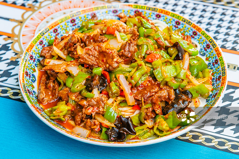 新疆 美食 过油肉拌面图片素材
