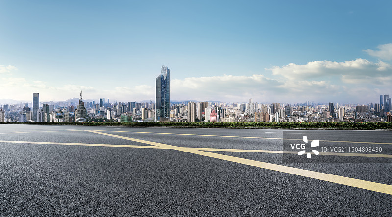 高速公路天际线与城市景观图片素材