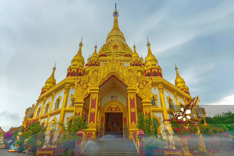 云南省德宏傣族景颇族自治州芒市勐焕大金塔景区图片素材