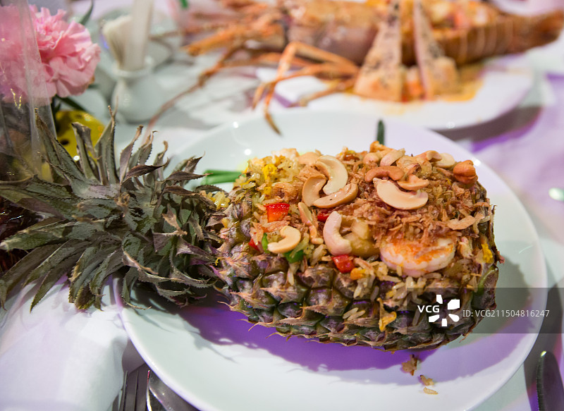 泰国特色美食菠萝炒饭图片素材