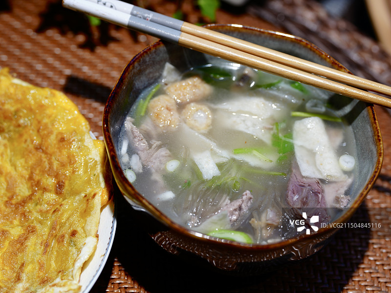 羊肉汤鸡蛋饼图片素材