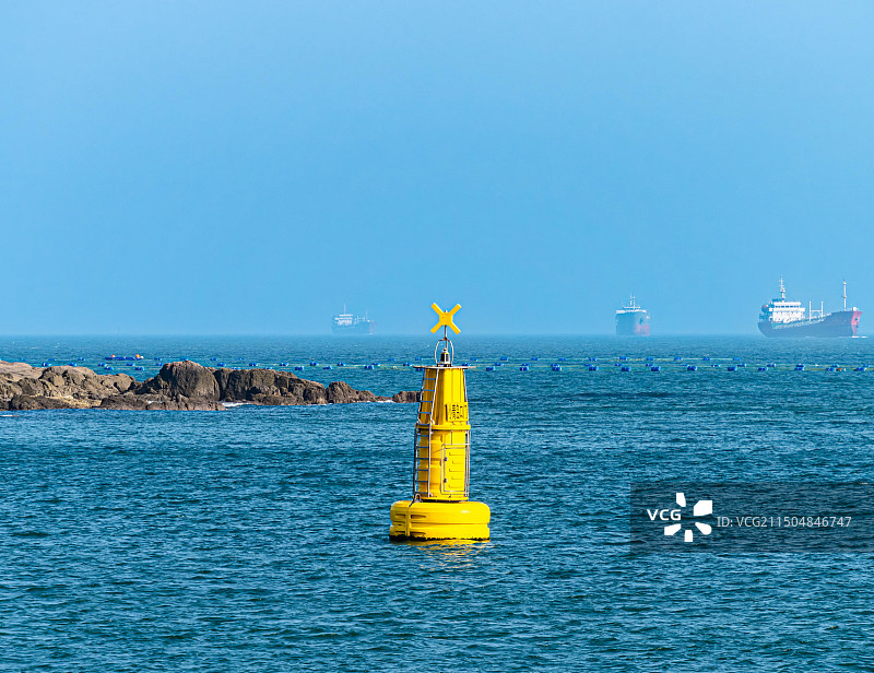 小青岛的浮标图片素材