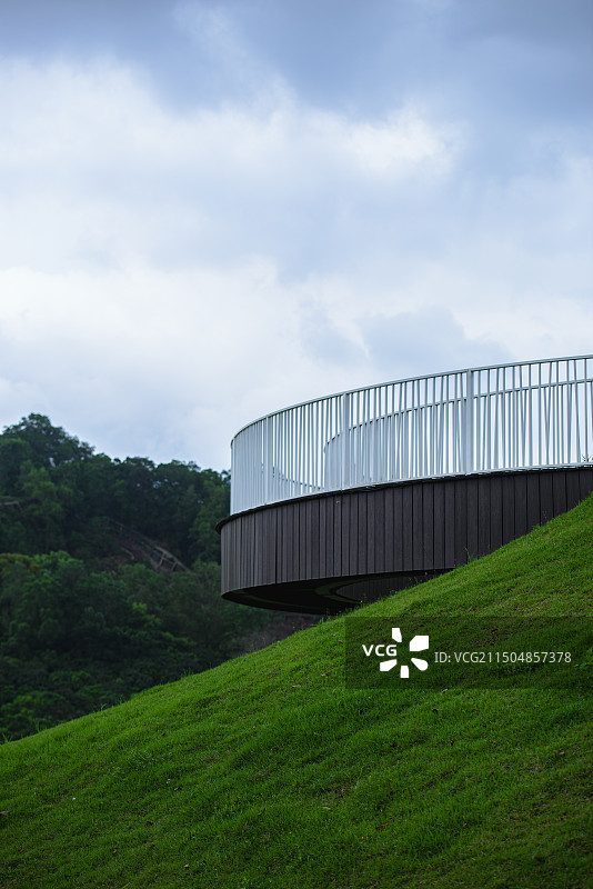 桥和草坪图片素材