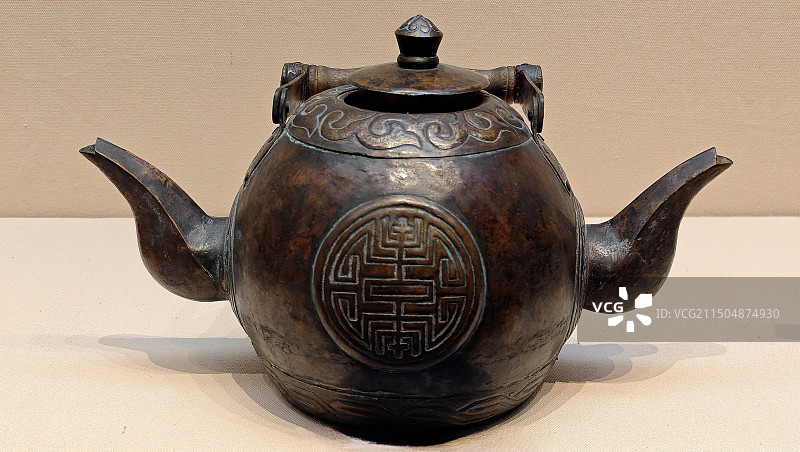 内蒙古大学民族博物馆系列之展品·双流錾花铜壶（内蒙古呼和浩特市）图片素材