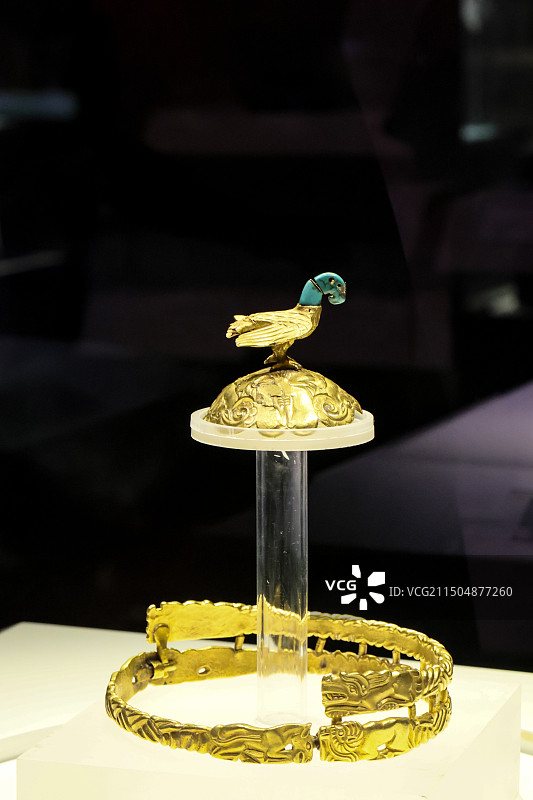 鹰顶金冠饰 内蒙古博物院边关岁月战国、秦汉至魏晋南北朝历史文化陈列图片素材