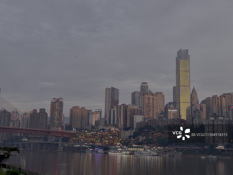 夕阳下的洪崖洞图片素材