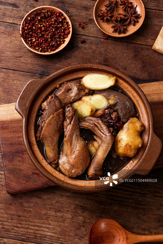特色美食熟食卤鸭姜母鸭汤包料包火锅料鸭肉鸭翅鸭爪图片素材