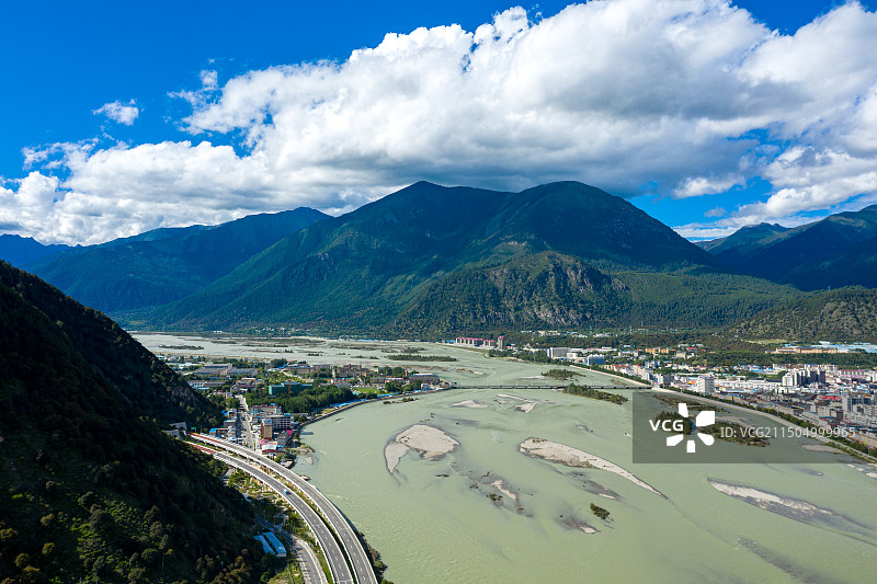 中国西藏林芝城市航拍图片素材