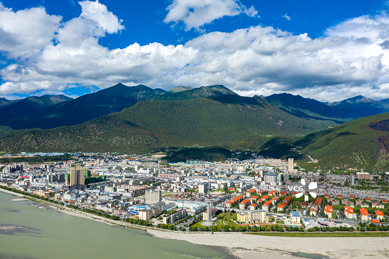 中国西藏林芝城市航拍图片素材