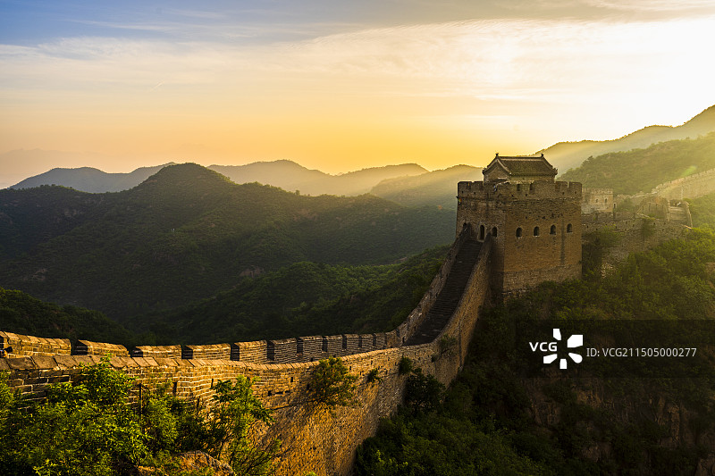 河北承德市滦平县雄伟的金山岭长城夏日风光图片素材