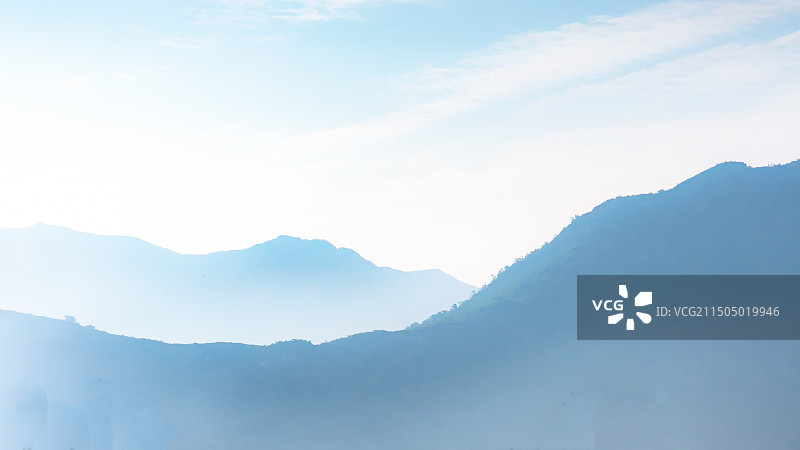 晴天雾蒙蒙的山东邹平鹤伴山图片素材