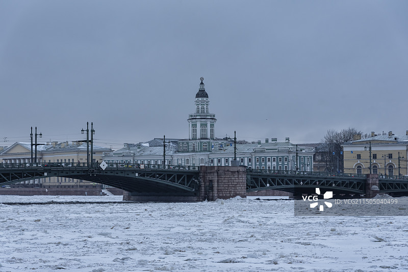 冬宫桥和冰封的涅瓦河图片素材