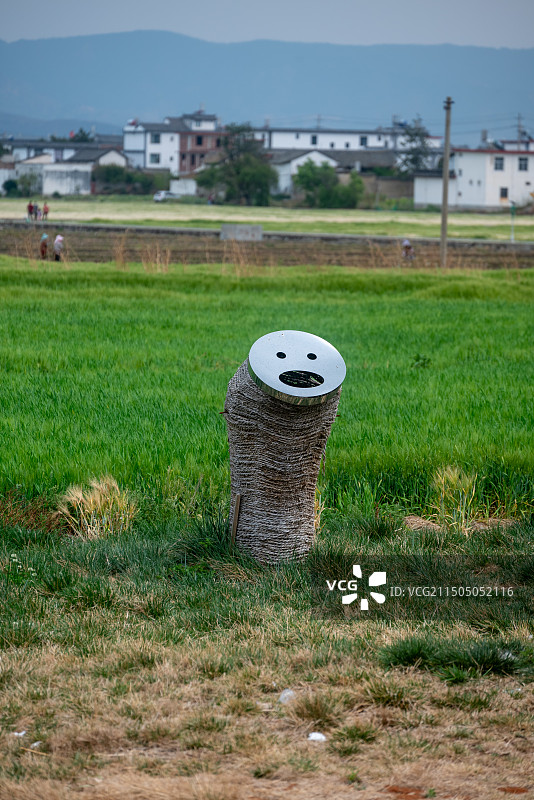 喜洲古镇笑脸稻草人图片素材