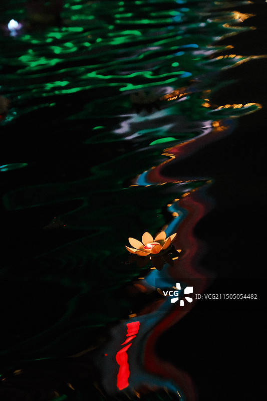 西双版纳泼水节祈福水灯图片素材