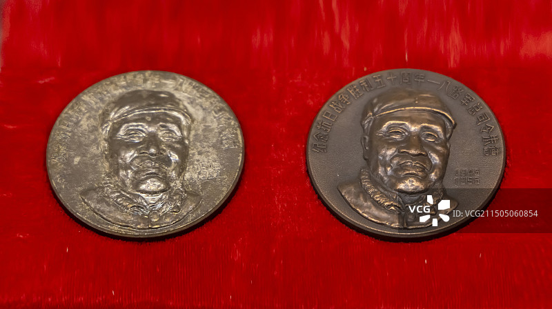 纪念抗日战争胜利五十周年八路军总司令朱德纪念章 朱德故居图片素材