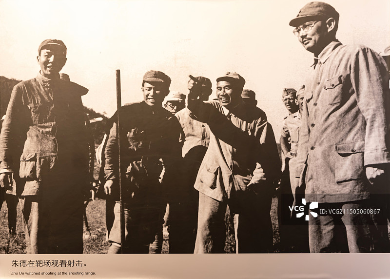 朱德在靶场观看射击 朱德故居图片素材