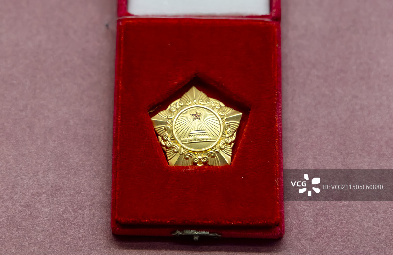 朱德荣获的一级解放勋章 朱德故居图片素材