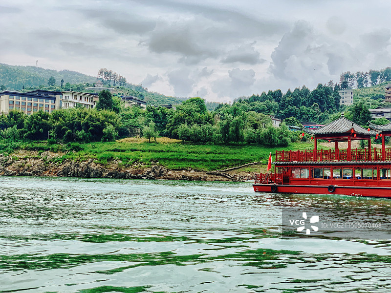 湖光山色          摄于湘西土家族苗族自治州芙蓉镇景区。图片素材