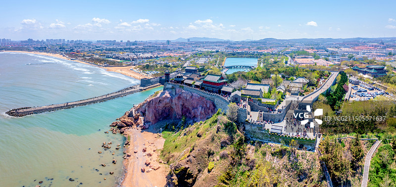 中国山东烟台蓬莱阁古建筑群航拍风光图片素材