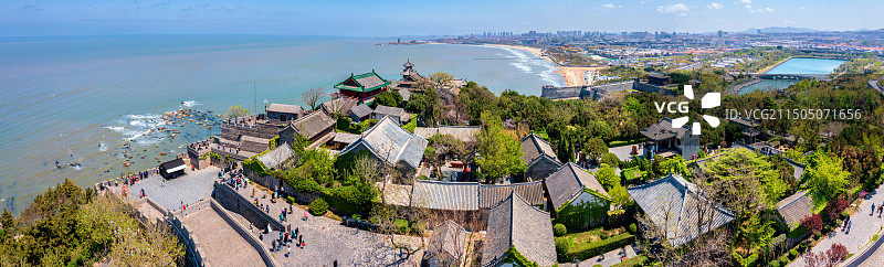 中国山东烟台蓬莱阁古建筑群航拍风光图片素材
