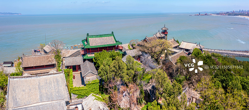 中国山东烟台蓬莱阁古建筑群航拍风光图片素材