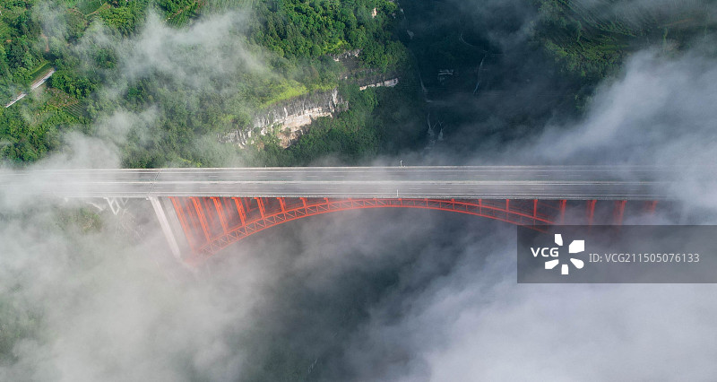 航拍湖北恩黔高速特大钢构桥、龙桥雾景图片素材