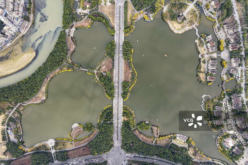 航拍成都天府新区南湖的城市公园风景图片素材