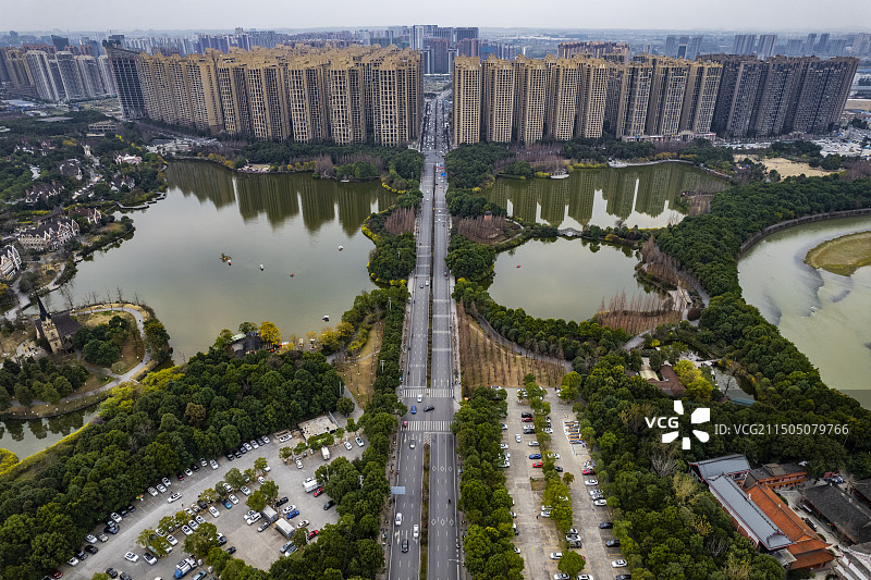 航拍成都天府新区南湖的城市公园风景图片素材