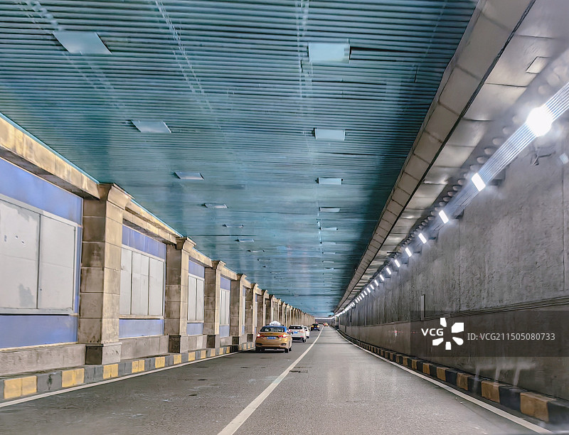 无人的隧道公路图片素材