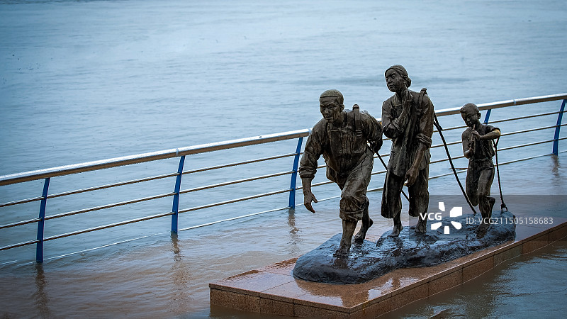 芜湖滨江一家三口雕塑图片素材