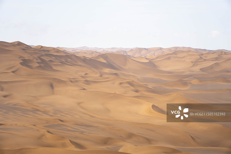 晴空下的沙漠风景图片素材