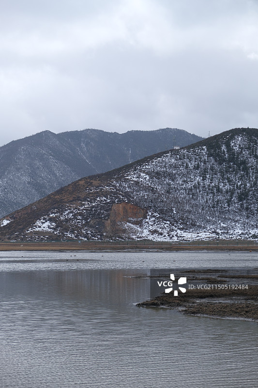 香格里拉 独克宗古城 雪山 寺庙图片素材