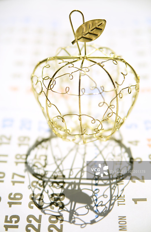 金属丝制作的苹果图片素材