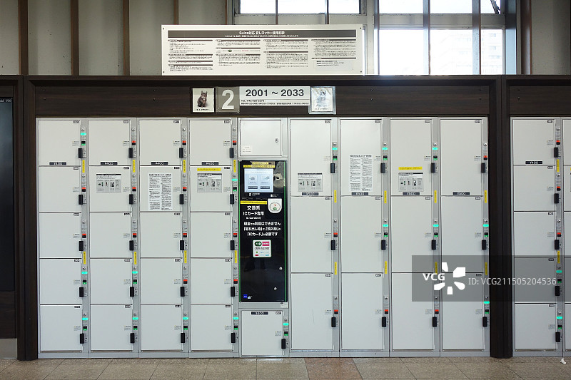 火车站的投币式储物柜图片素材