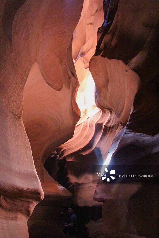 羚羊岩层光影艺术图片素材