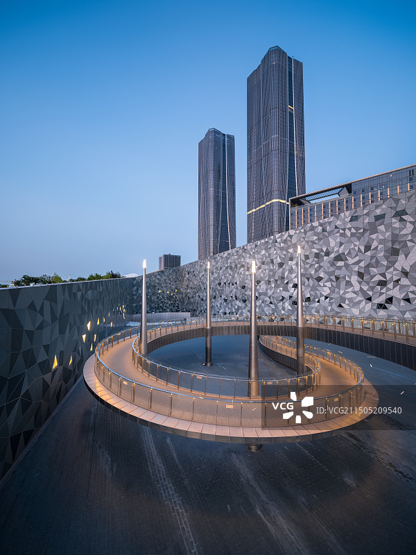 上海张江新地标双子塔及科学会堂屋顶花园图片素材