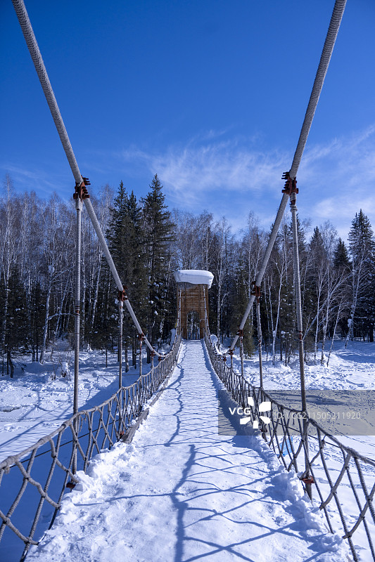 冬季的中国新疆伊犁阿勒泰布尔津喀纳斯景区禾木村雪景，禾木桥、禾木援疆桥、禾木美丽峰、喀纳斯景区、洪巴图片素材