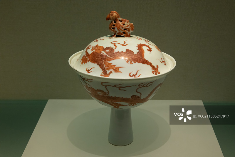 石家庄河北省博物院白釉红彩龙纹天鸡图靶碗清乾隆图片素材