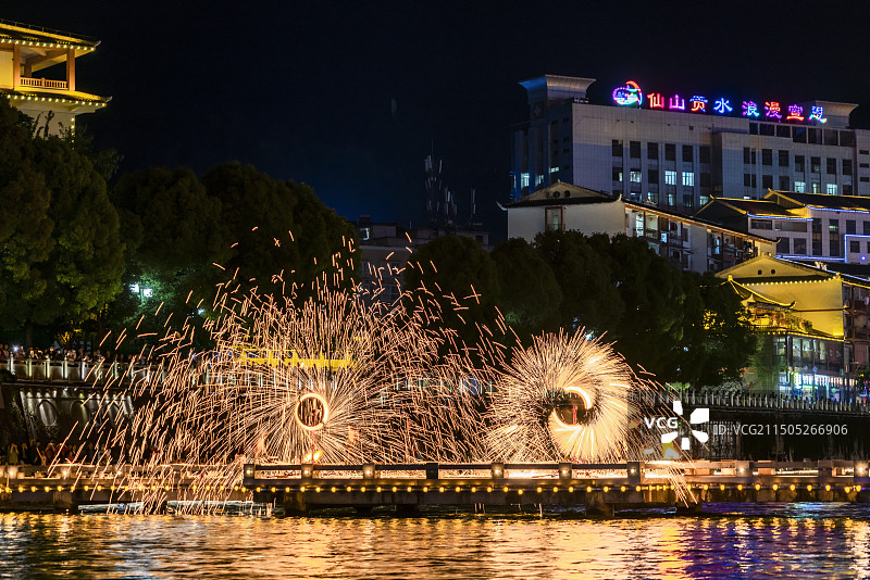 宣恩县夜景（打铁花）图片素材